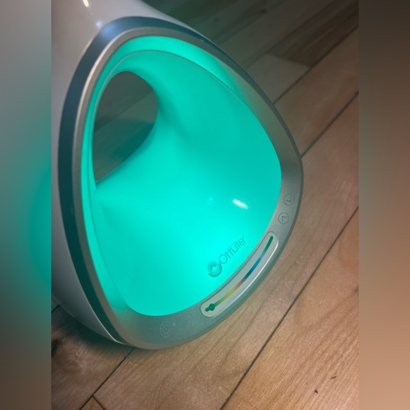 White LED Desk Lamp with Color Changing Base - Picture 11 of 11